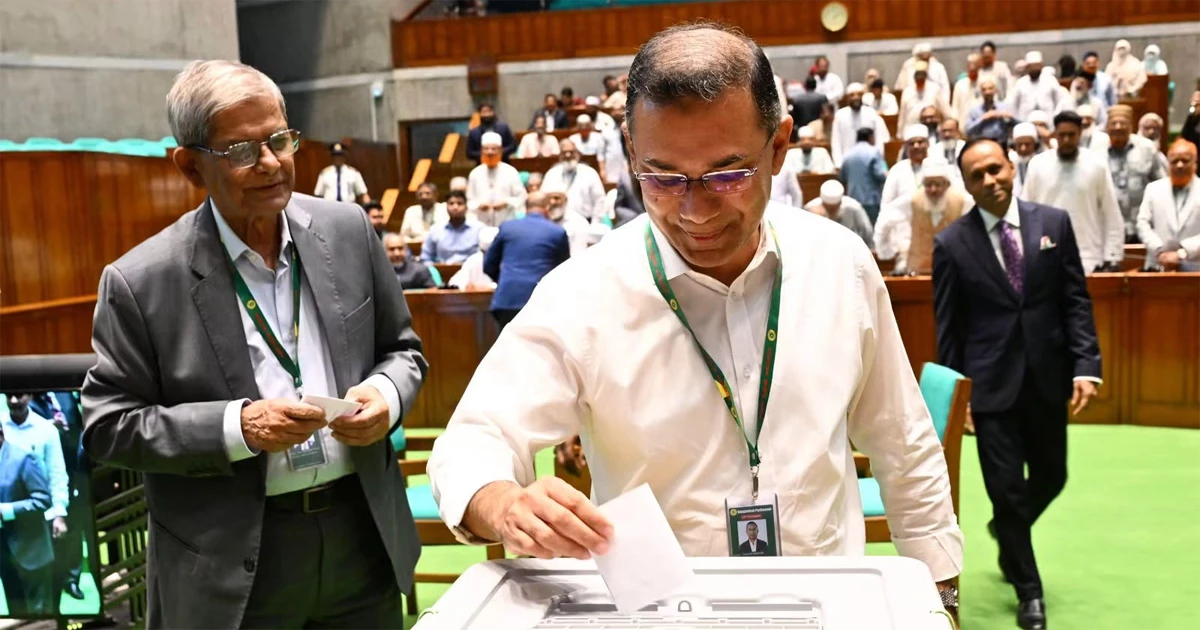 রাষ্ট্রপতি নির্বাচন: মির্জা ফখরুলের সঙ্গে ভোট দিলেন প্রধানমন্ত্রী