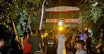 ১৯টি বগি পটিয়ায় রেখেই চলে গেল পর্যটক এক্সপ্রেস ট্রেনের ইঞ্জিন