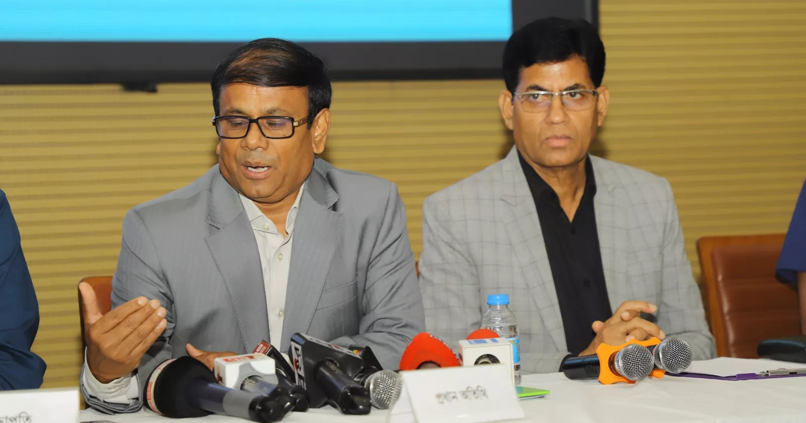 দেশে সারের সংকট নেই, মজুতও পর্যাপ্ত রয়েছে: কৃষি সচিব