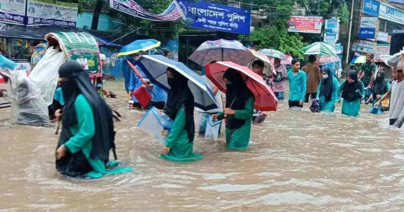 ফেনীতে ৪৪০ মিলিমিটার বৃষ্টিপাত, বেড়িবাঁধে ভাঙন