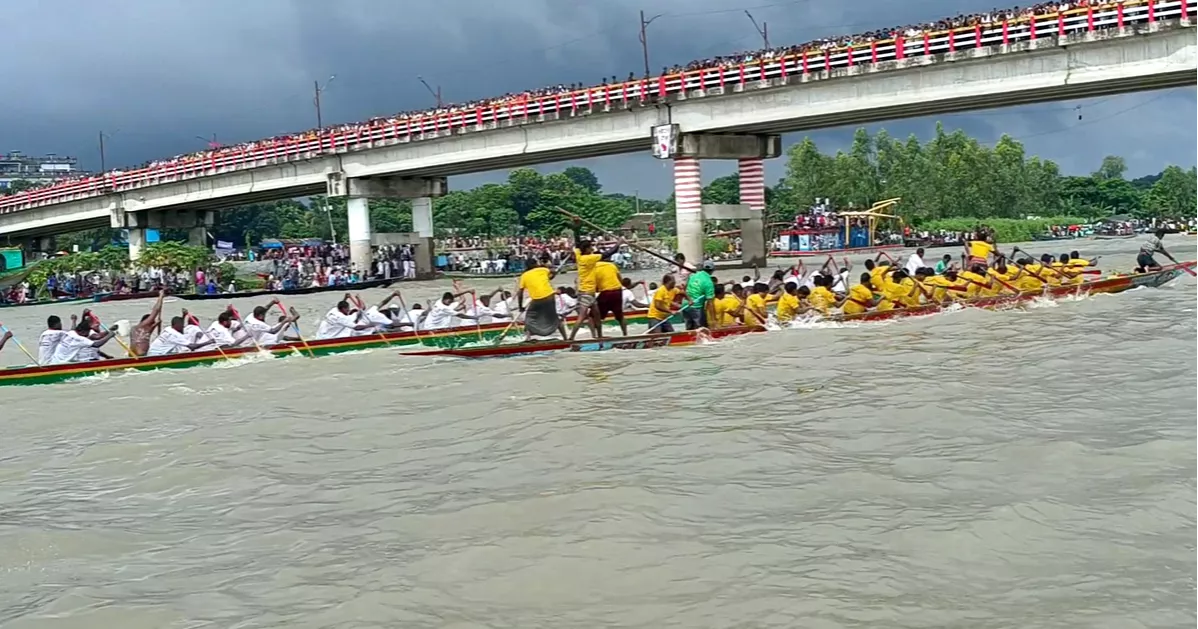 মানিকগঞ্জের কালিগঙ্গায় ঐতিহ্যবাহী নৌকাবাইচ অনুষ্ঠিত