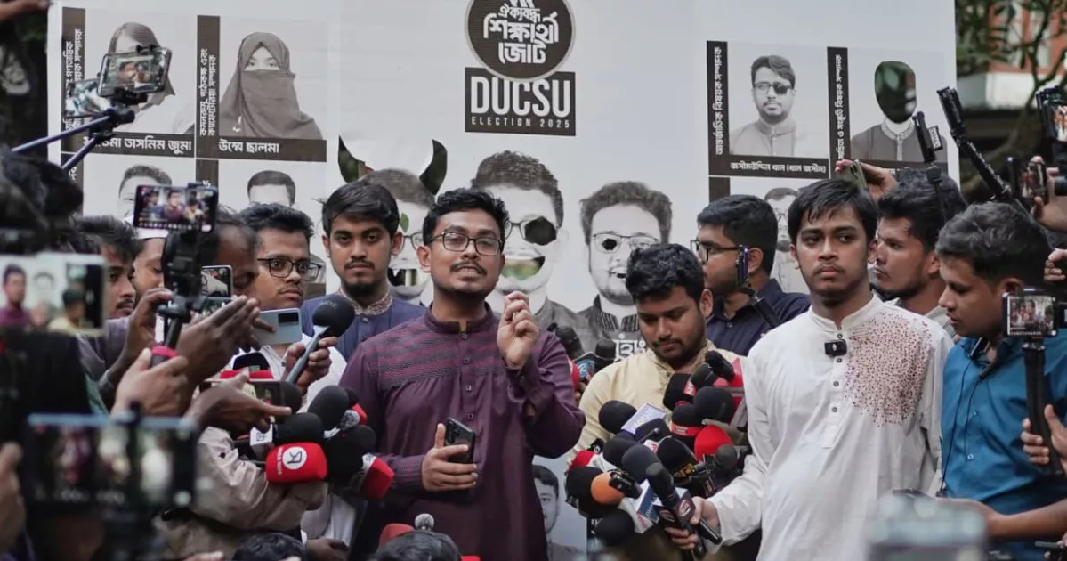 ডাকসু নির্বাচন: চারুকলায় ‘ঐক্যবদ্ধ শিক্ষার্থী জোট’ প্যানেলের ফেস্টুন ভাঙচুর