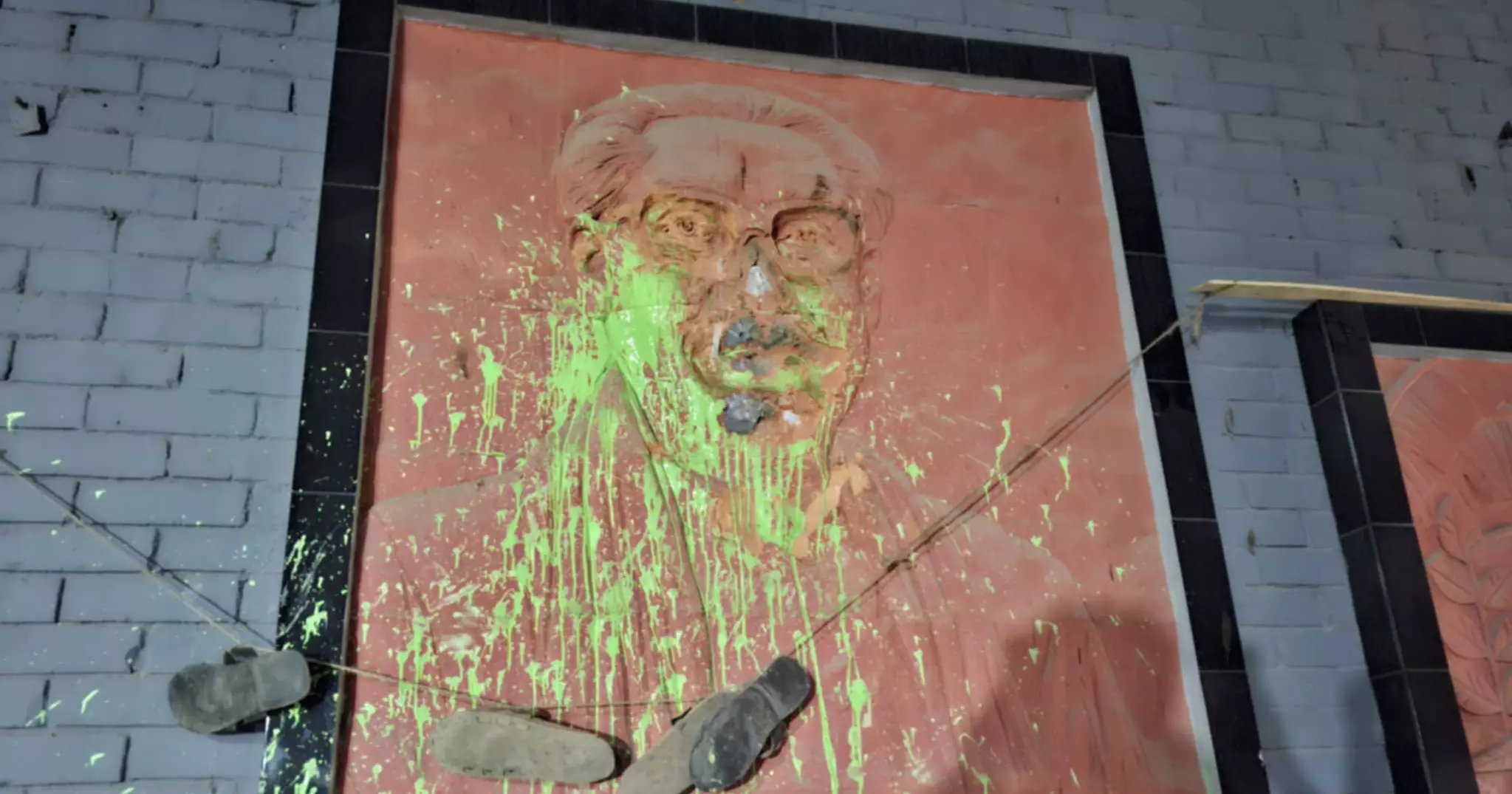 জাবিতে শেখ মুজিবের ম্যুরাল ও গ্রাফিতি মুছে দিল শিক্ষার্থীরা