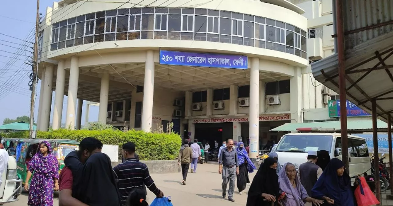 ফেনীতে ট্রাকের পেছনের মাইক্রোবাসের ধাক্কায় নিহত ১, আহত ৮