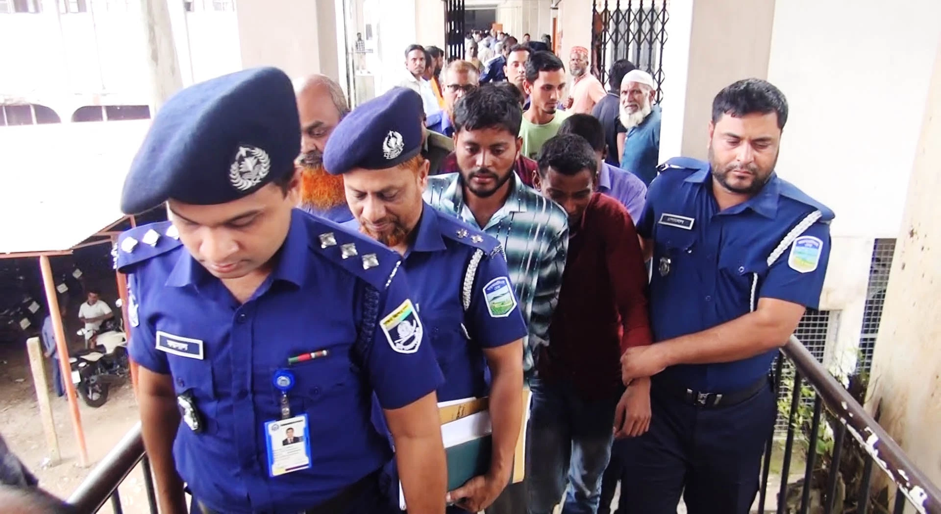 জামালপুরে কিশোরীকে সংঘবদ্ধ ধর্ষণের দায়ে তিনজনের মৃত্যুদণ্ড