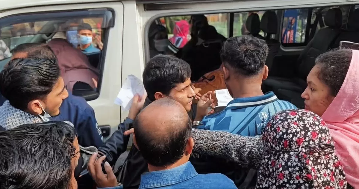 টঙ্গীতে আন্দোলন চলাকালে শতাধিক পোশাক শ্রমিক অসুস্থ