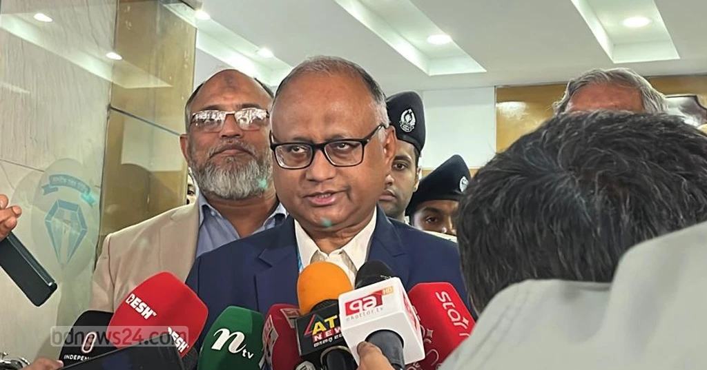 দুদক চেয়ারম্যানসহ দুই কমিশনারের পদত্যাগ