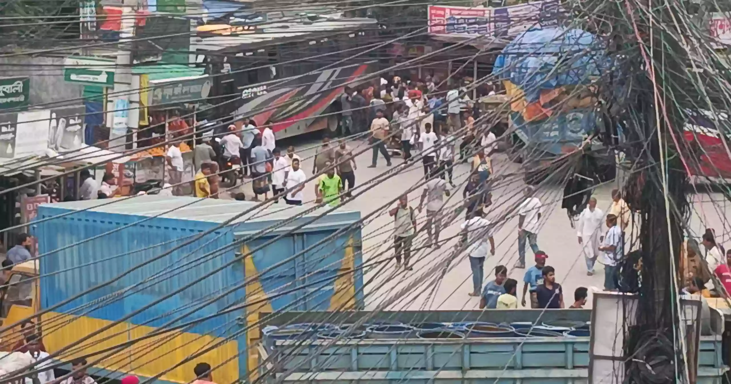 দিনাজপুরে  তিন দফা দাবিতে  পরিবহন শ্রমিকদর ধর্মঘট