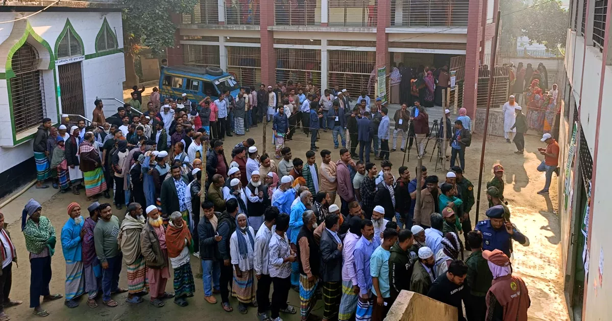 উৎসাহ-উদ্দীপনায় সারা দেশে ভোটগ্রহণ চলছে