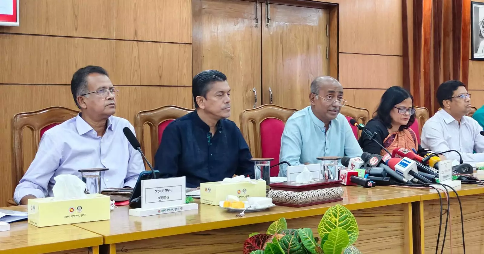 আইনি কাঠামোর বাইরে পদক্ষেপ বা ক্রসফায়ারের সুযোগ নেই: আইনমন্ত্রী