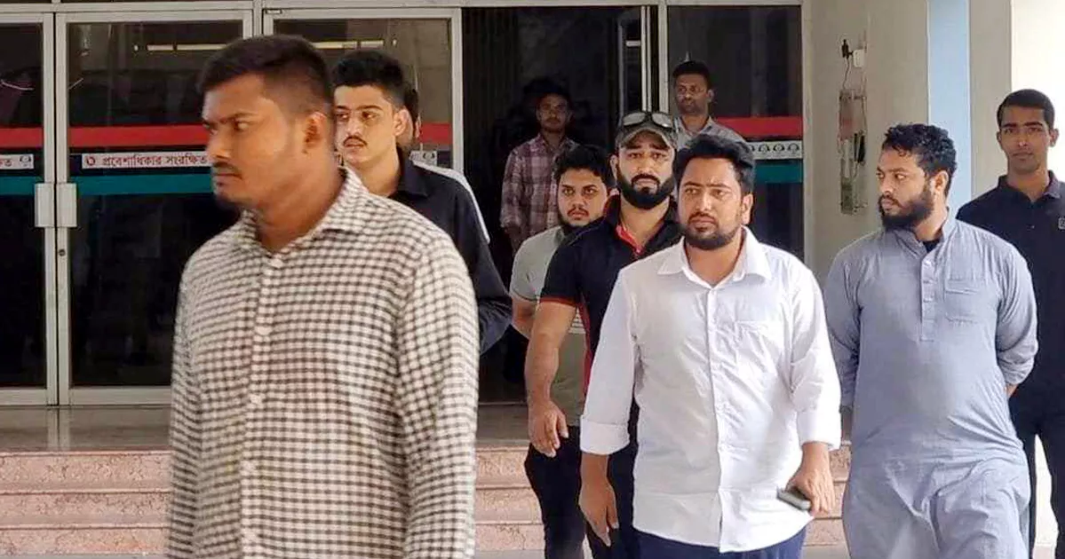 ফরিদপুরের উদ্দেশে খুলনা ছেড়েছেন এনসিপি নেতারা