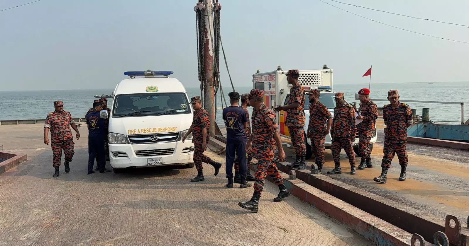 রাজবাড়ীর পদ্মায় বাসডুবির পঞ্চম দিনেও চলছে উদ্ধার অভিযান