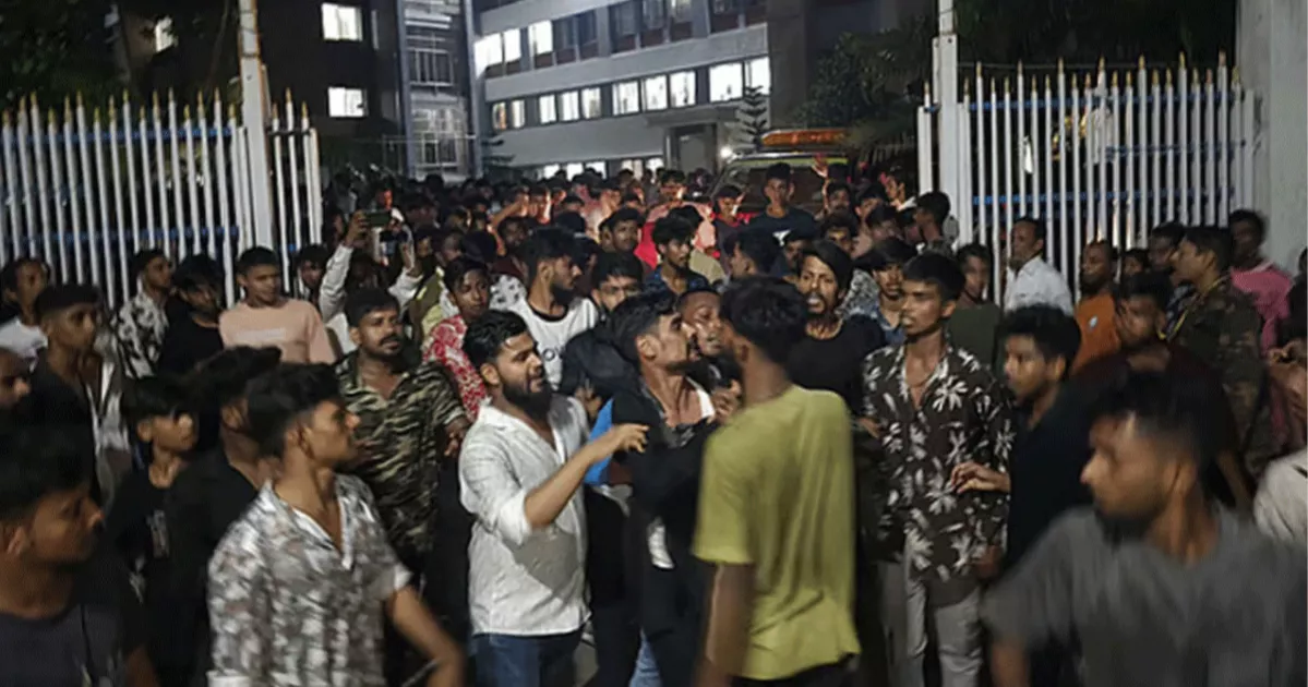 মরদেহ নিয়ে নারায়ণগঞ্জে থানা ঘেরাও, বিক্ষোভের মুখে এসআই মাসুদ প্রত্যাহার