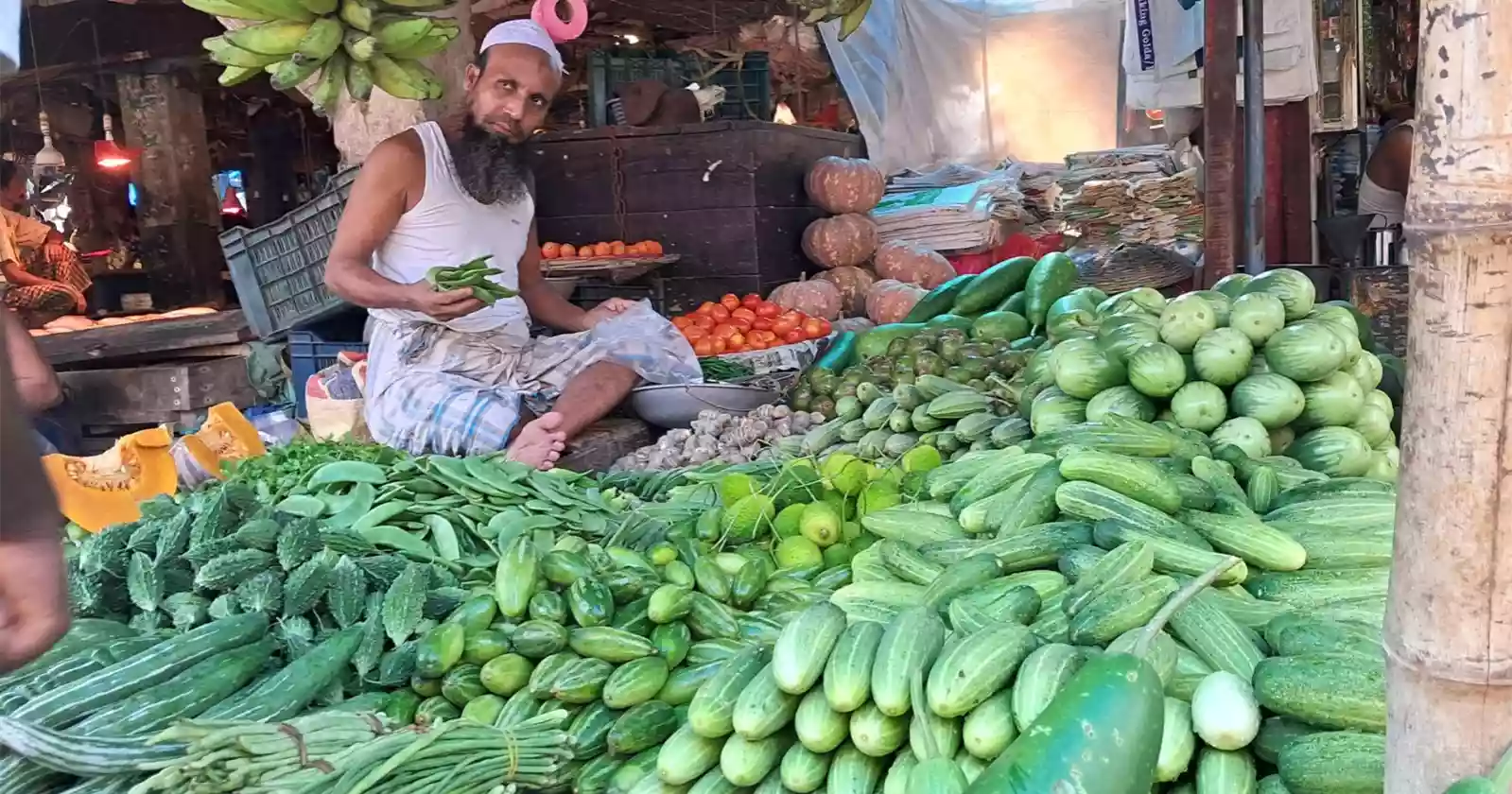 বাজারে আগুন দামে বিক্রি হচ্ছে সবজি, ঊর্ধ্বমুখী প্রতিটি পণ্যের দাম