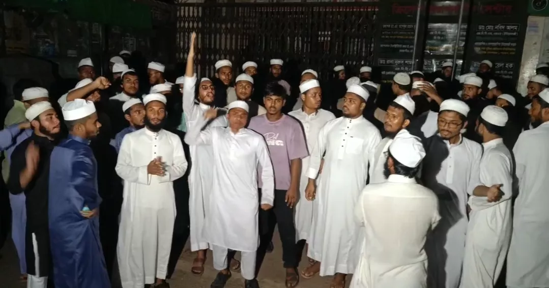 ব্রাহ্মণবাড়িয়ায় উচ্চস্বরে গান বাজানো নিয়ে পুলিশ ও মাদরাসা শিক্ষার্থীদের সংঘর্ষ