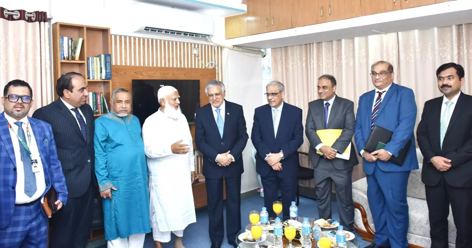 জামায়াত আমিরের সঙ্গে দেখা করলেন পাকিস্তানের উপপ্রধানমন্ত্রী ইসহাক দার