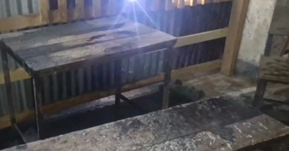 পটুয়াখালীর এক‌টি ভোটকেন্দ্রে অগ্নিসংযোগ