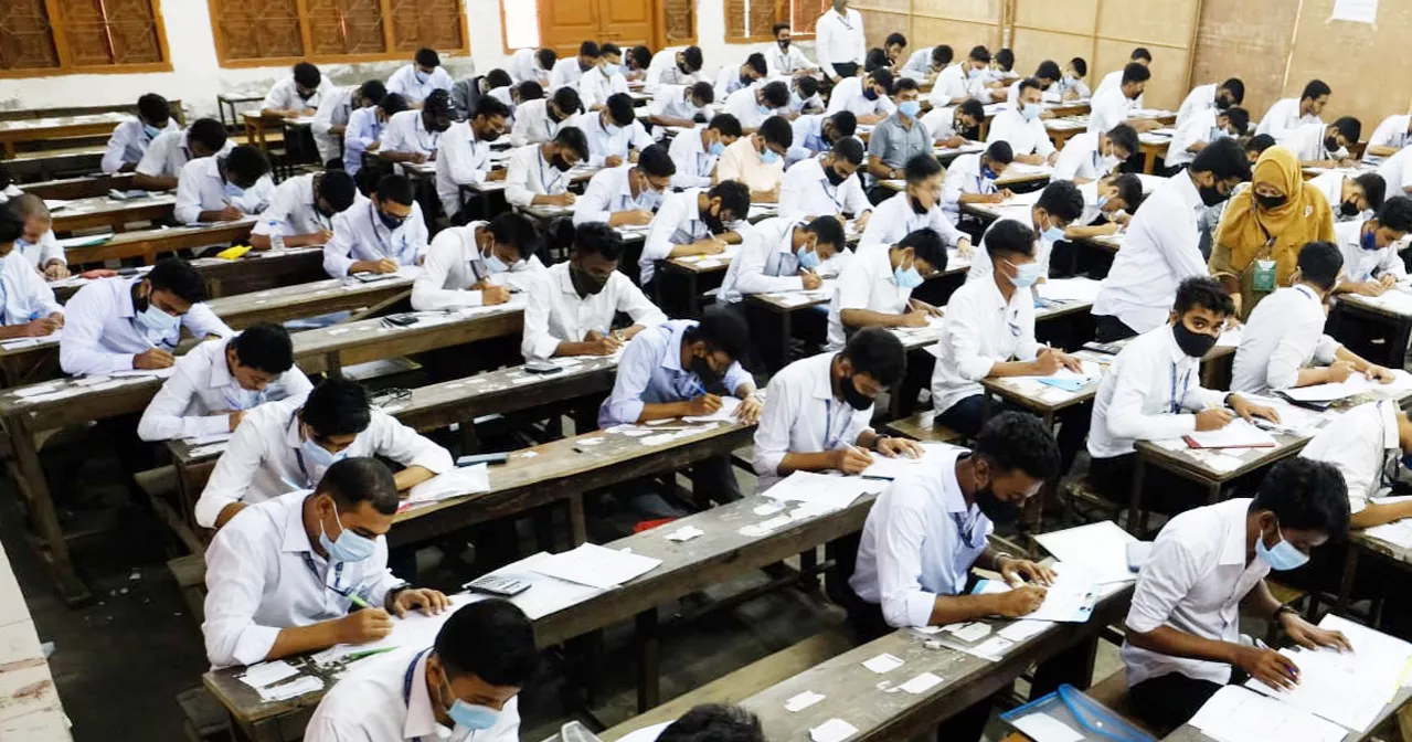 ফেনীতে এসএসসি পরীক্ষায় অনুপস্থিত ২৩৯৪ পরীক্ষার্থী