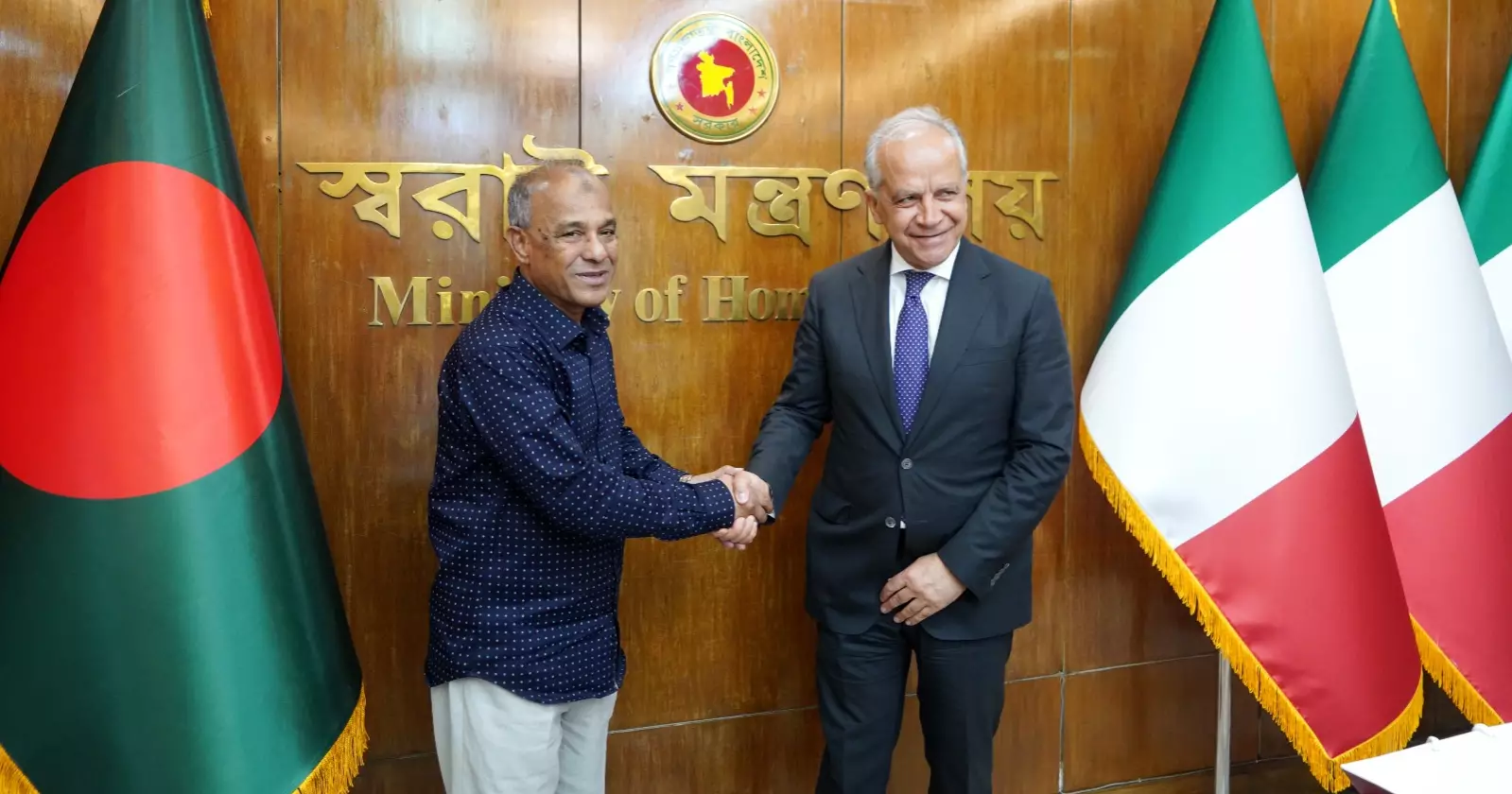 বাংলাদেশ থেকে বৈধ পথে আরও কর্মী নিতে আগ্রহী ইতালি: স্বরাষ্ট্র উপদেষ্টা