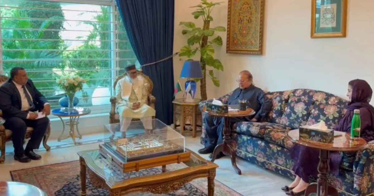 পাকিস্তানের সাবেক প্রধানমন্ত্রী নওয়াজ শরীফ ও পাঞ্জাবের মুখ্যমন্ত্রীর সঙ্গে ধর্ম উপদেষ্টার সাক্ষাৎ