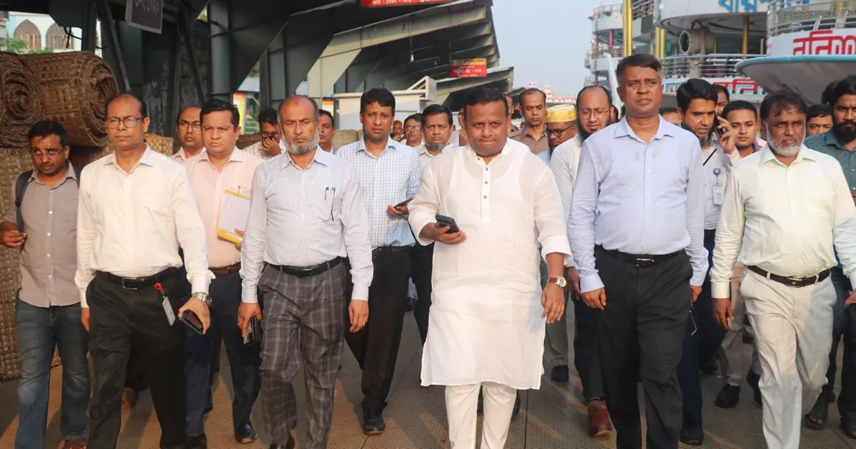 ঈদযাত্রায় অতিরিক্ত ভাড়া ও ঝুঁকিপূর্ণ ওঠানামা বন্ধে কড়া বার্তা নৌ প্রতিমন্ত্রীর