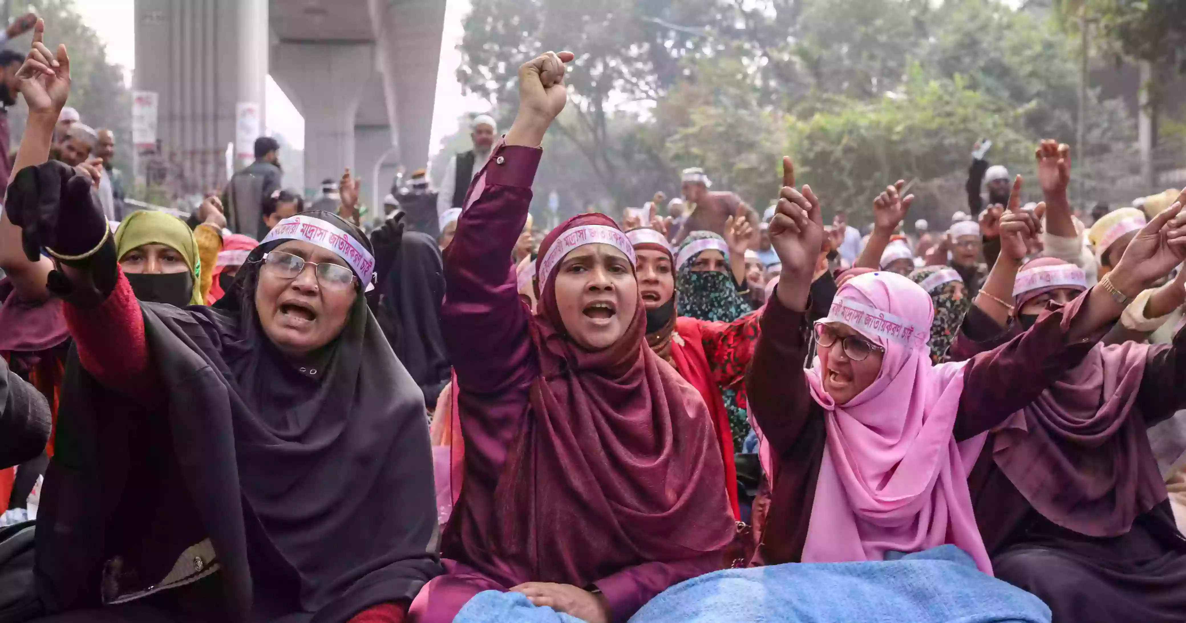 জাতীয়করণের দাবি: শাহবাগে অবস্থান নিয়েছেন ইবতেদায়ি শিক্ষকরা