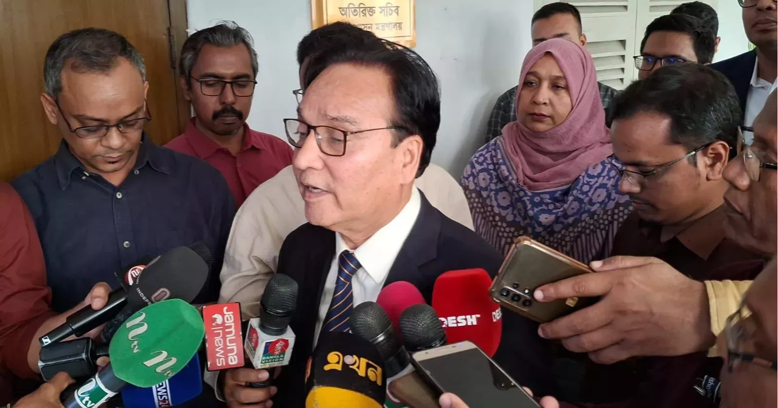 বাধ্যতামূলক অবসরে ২২ ডিসি: জনপ্রশাসন মন্ত্রণালয়