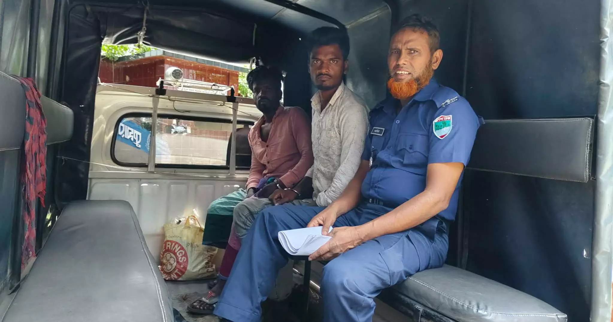 কুমারখালীতে শ্রমিকদল নেতার খননযন্ত্রে আগুন, বালু ব্যবসায়ী গ্রেপ্তার