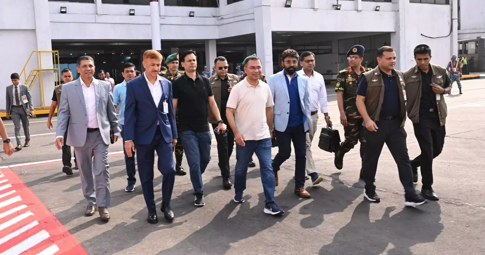 খাল খনন কর্মসূচির উদ্বোধন করতে দিনাজপুরের পথে প্রধানমন্ত্রী