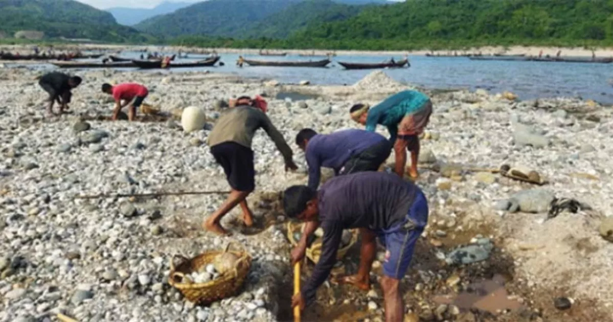 সাদাপাথর লুট, প্রতিবেদন জমা দিয়েছে জেলা প্রশাসনের তদন্ত কমিটি