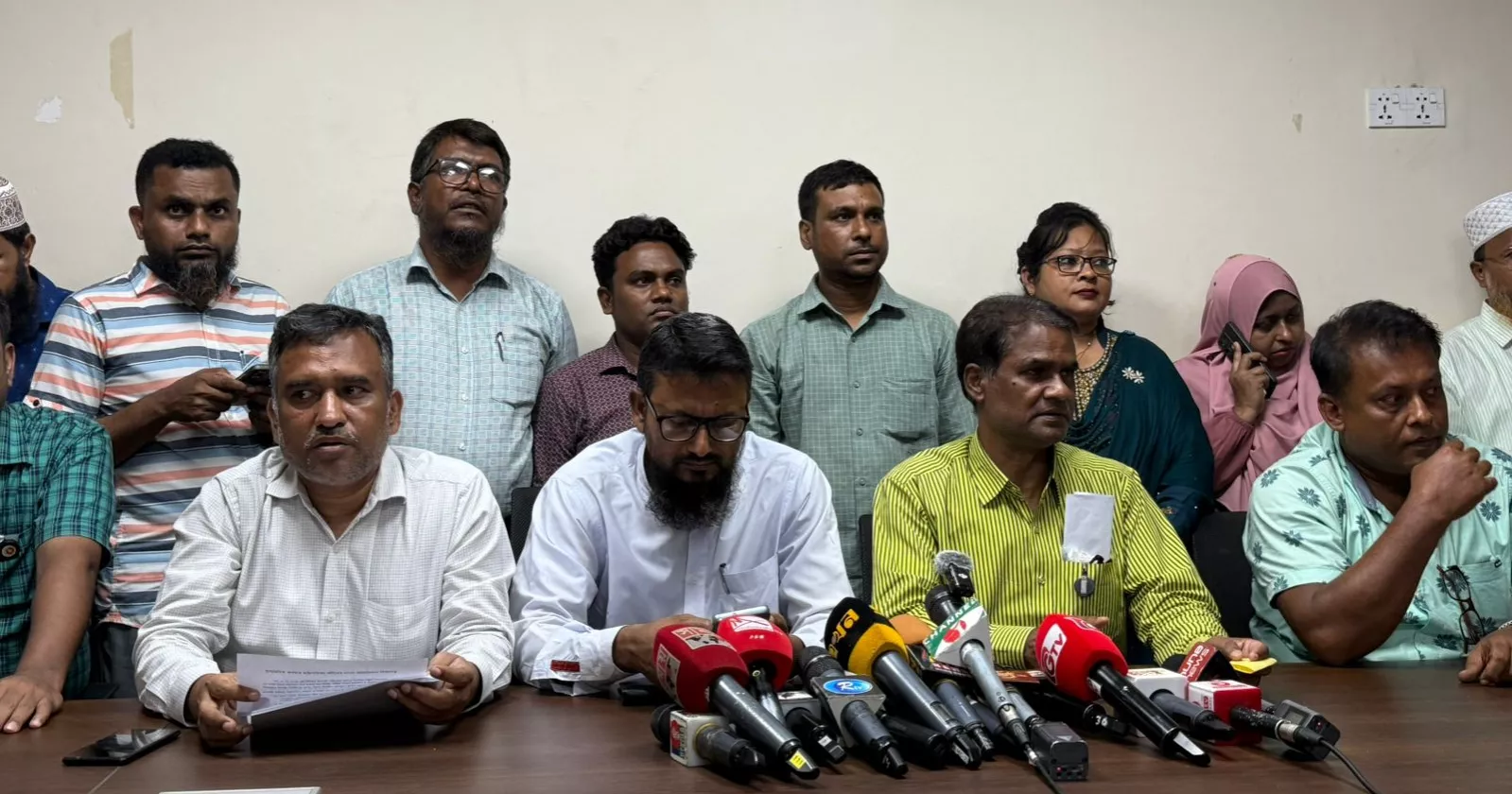 কর্মচারী অধ্যাদেশ বাতিল না হওয়া পর্যন্ত প্রতিদিন ১ ঘণ্টা কর্মবিরতি