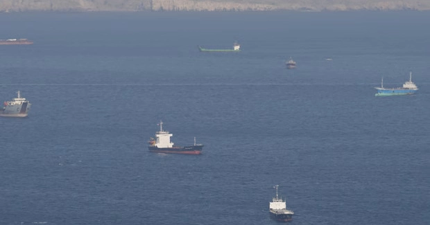 যুক্তরাষ্ট্র অবরোধ প্রত্যাহার না করা পর্যন্ত হরমুজ বন্ধের ঘোষণা ইরানের