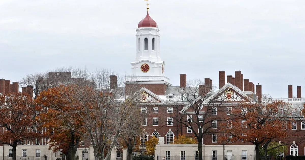 হাভার্ড বিশ্ববিদ্যালয়ের ফেডারেল অর্থ ফেরত দিতে ট্রাম্প প্রশাসনকে আদালতের নির্দেশ