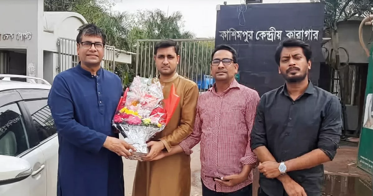 কারামুক্ত হলেন সাংবাদিক আনিস আলমগীর