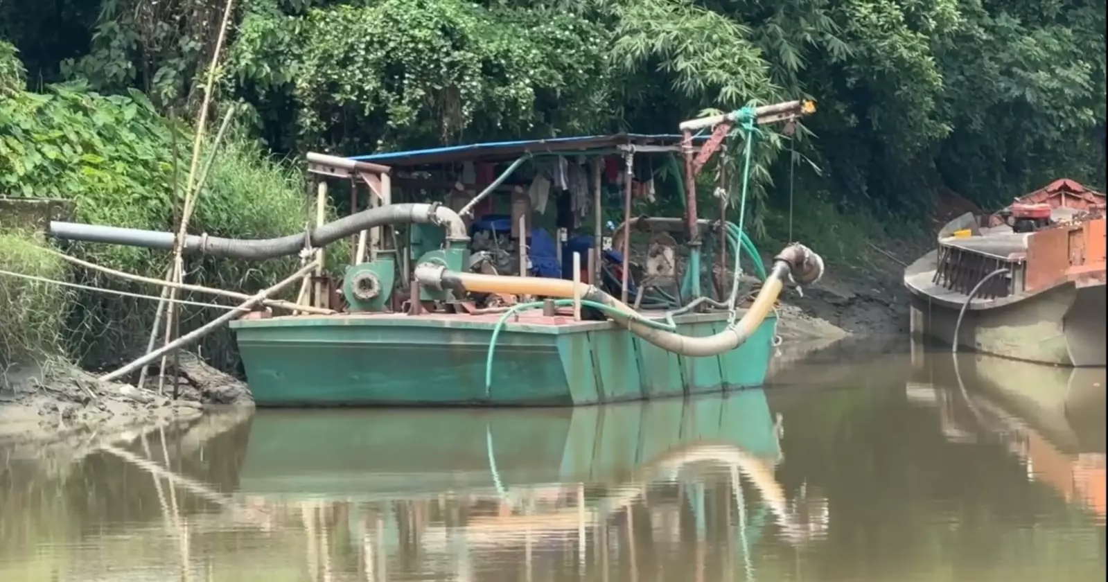 ফেনীতে অবৈধভাবে বালু উত্তোলন, বিএনপি নেতাসহ ৭৩ জনের বিরুদ্ধে মামলা