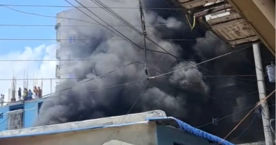 কেরানীগঞ্জে টিস্যু ব্যাগ ও কেমিক্যাল গোডাউনে অগ্নিকাণ্ড