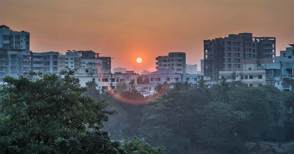 বৃষ্টি কমতেই ঢাকার বাতাসে দূষণের হানা