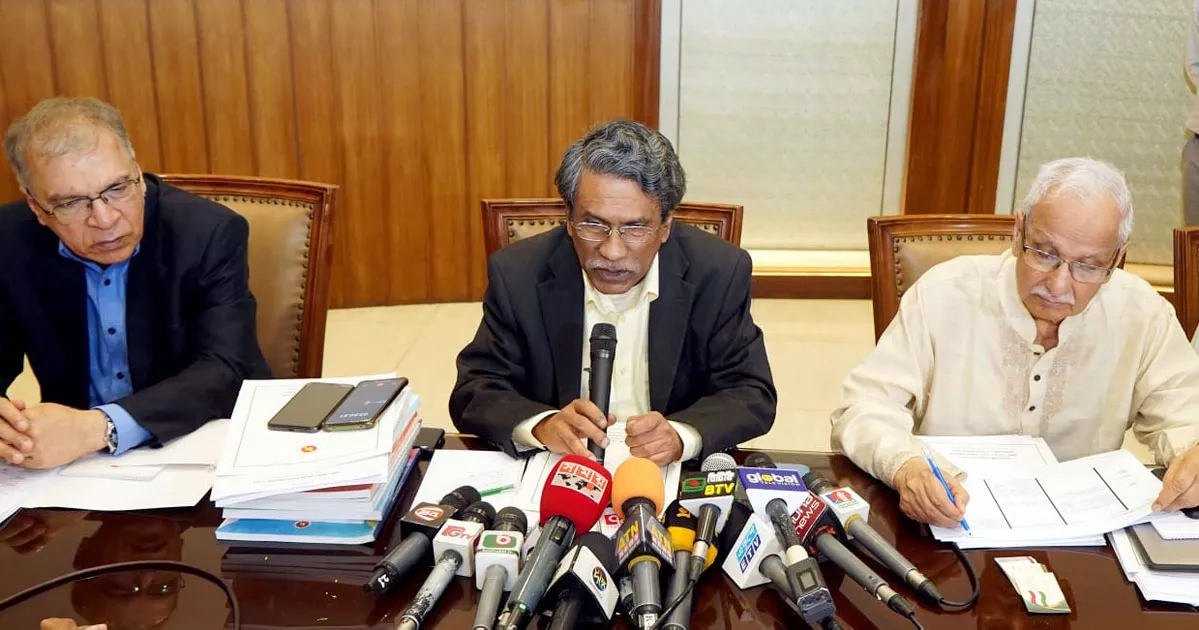 গণতান্ত্রিক ব্যবস্থা প্রতিষ্ঠায় রাজনৈতিক দলগুলো ছাড় দেবে, আশা আলী রীয়াজের