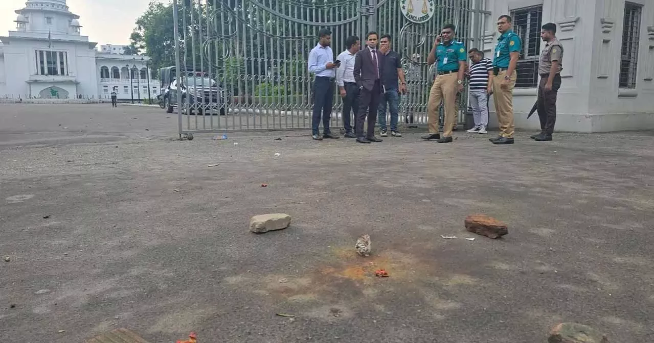সাতজনের মৃত্যুদণ্ড ঘোষণার পর হাইকোর্টের বিপরীতে ককটেল বিস্ফোরণ
