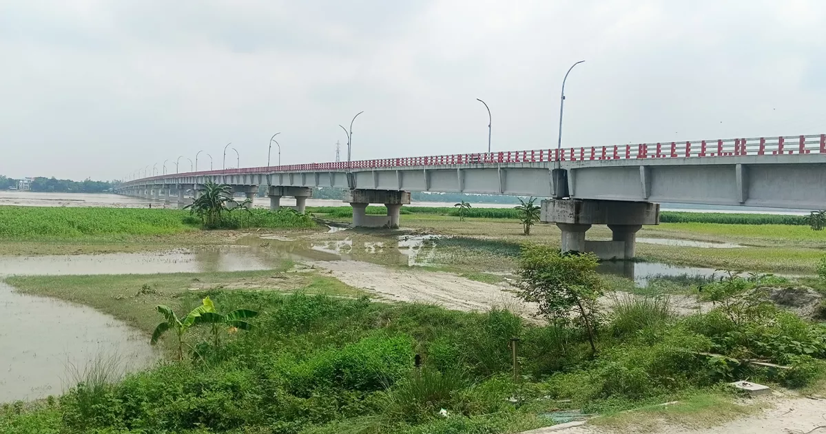 ভারী যান চলাচল বন্ধ, পুরোপুরি কাজ আসছে না ১২৪ কোটির দ্বিতীয় তিস্তা সেতু