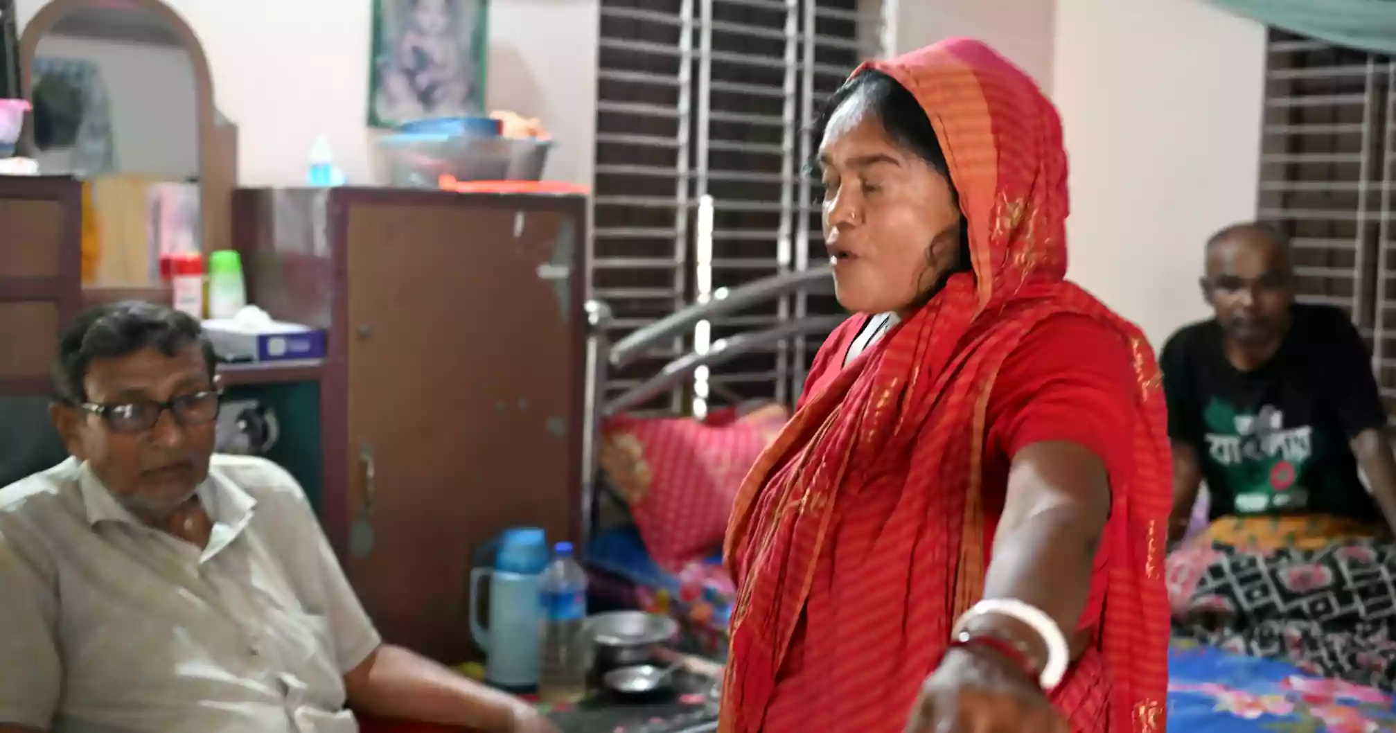 ডাকাতি করতে না পেরে দুই লাখ টাকা ‘চাঁদা দাবি’