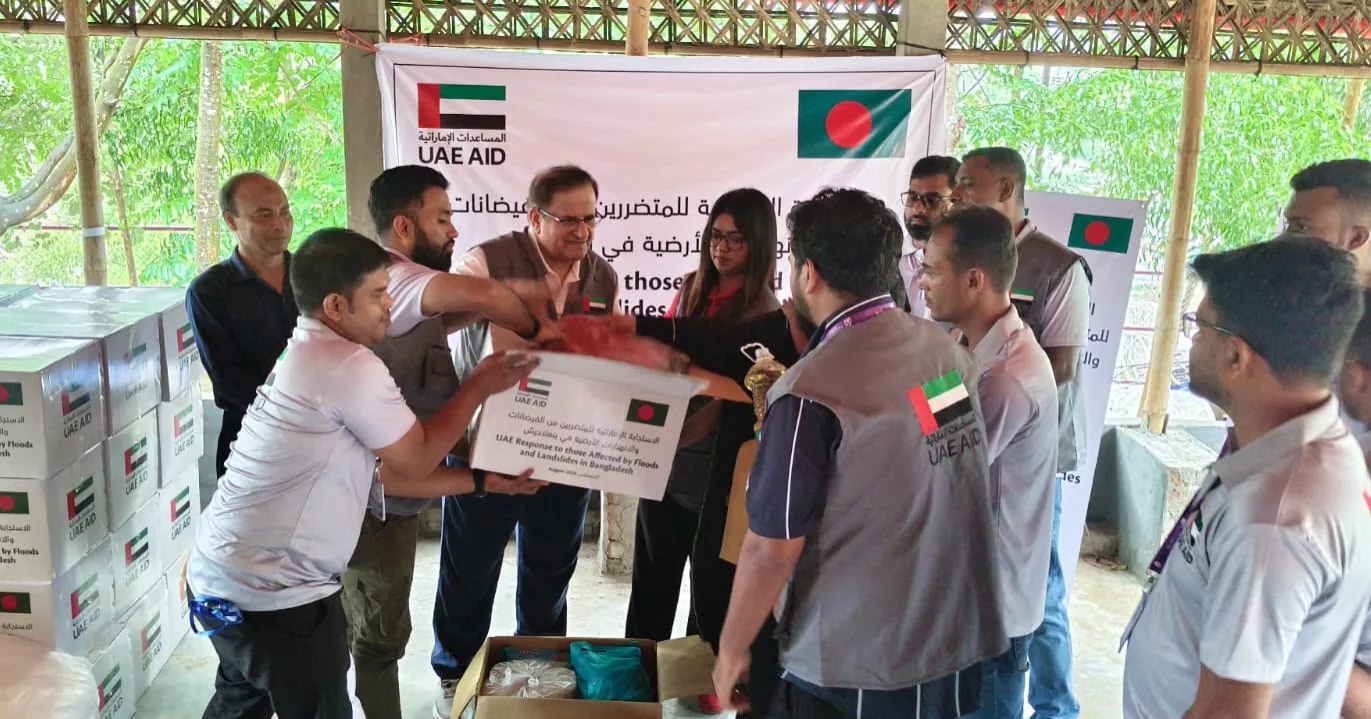 বন্যা ও ভূমিধসে ক্ষতিগ্রস্ত মানুষের পাশে সংযুক্ত আরব আমিরাত