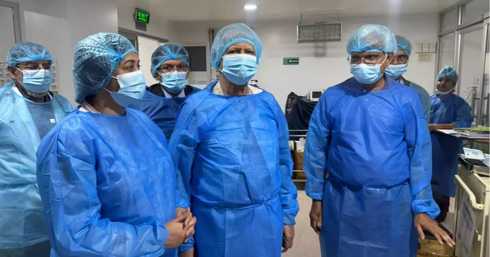 খালেদা জিয়ার স্বাস্থ্যের খোঁজ নিতে এভারকেয়ারে প্রধান উপদেষ্টা