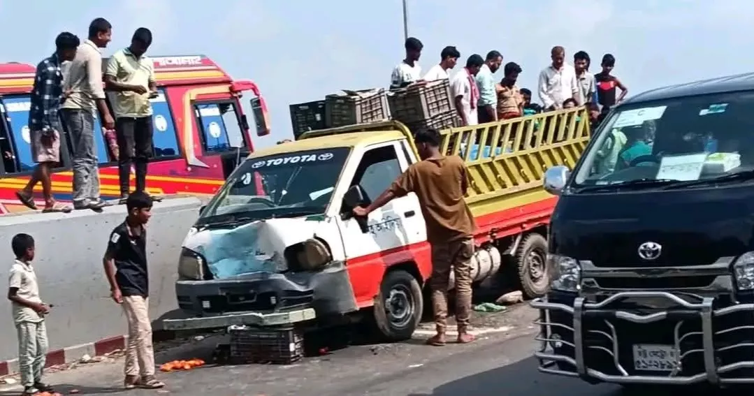 চট্টগ্রামে পিকআপের ধাক্কায় মোটরসাইকেলআরোহী বাবা-ছেলে নিহত