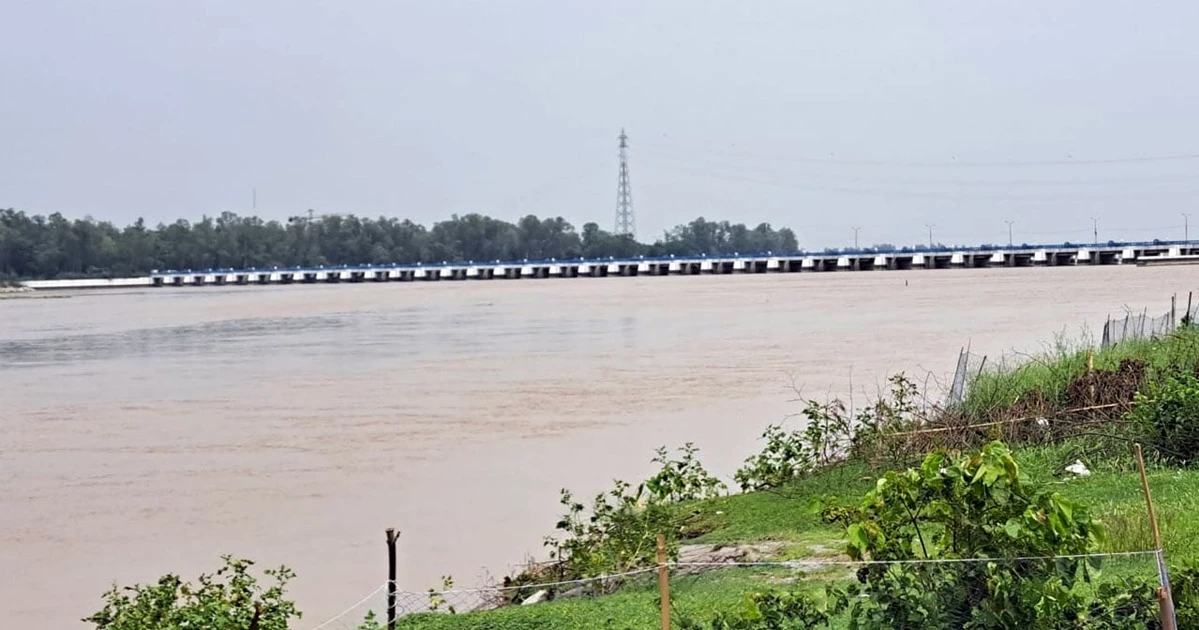 উজানের ঢল নামছে, চোখ রাঙাচ্ছে তিস্তা