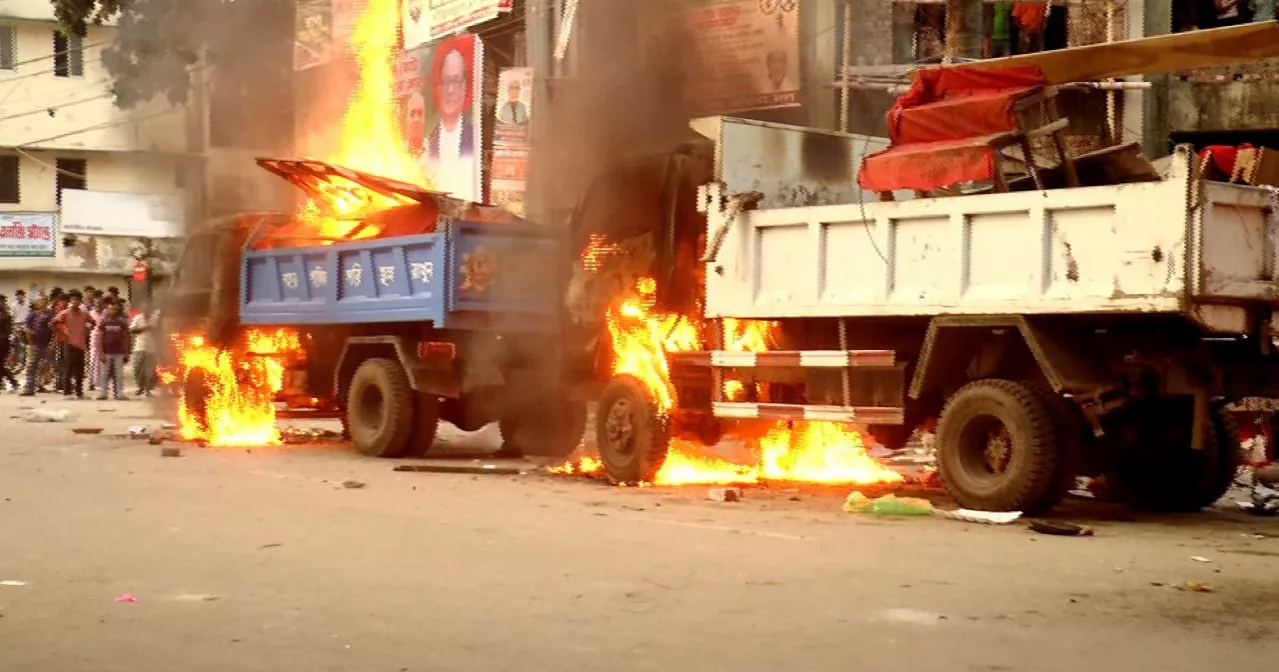 ভোলায় উচ্ছেদ অভিযানে হামলা, পৌরসভার ৩ গাড়িতে আগুন