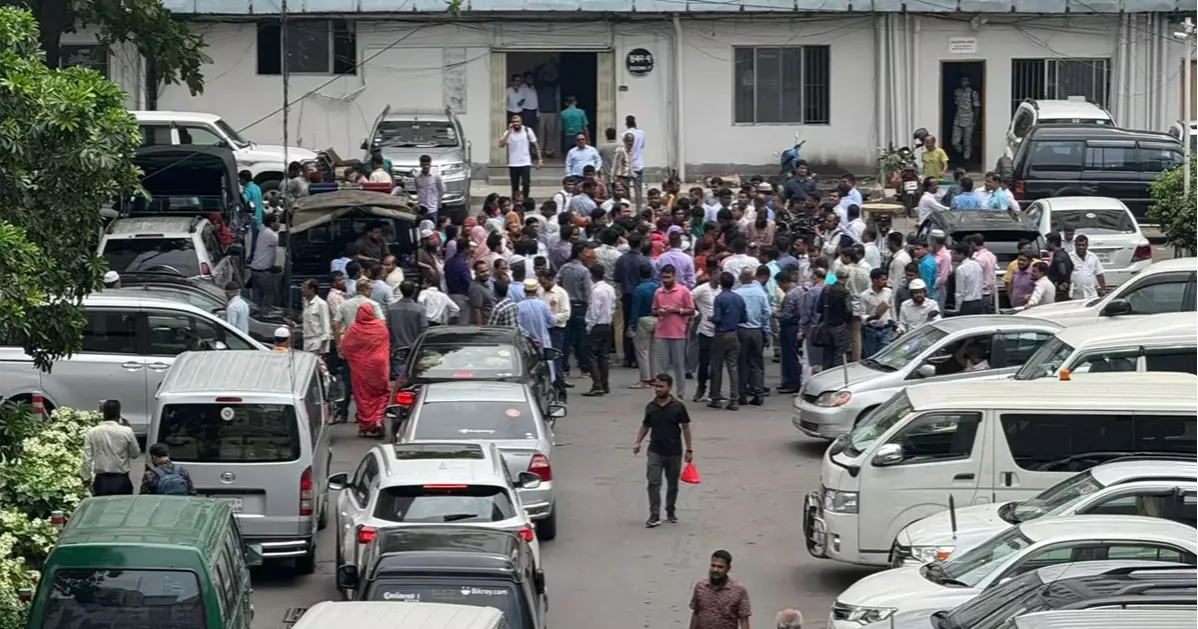 দাবিদাওয়া নিয়ে বিভিন্ন সংগঠনের আন্দোলনে প্রশাসনে অচলাবস্থা