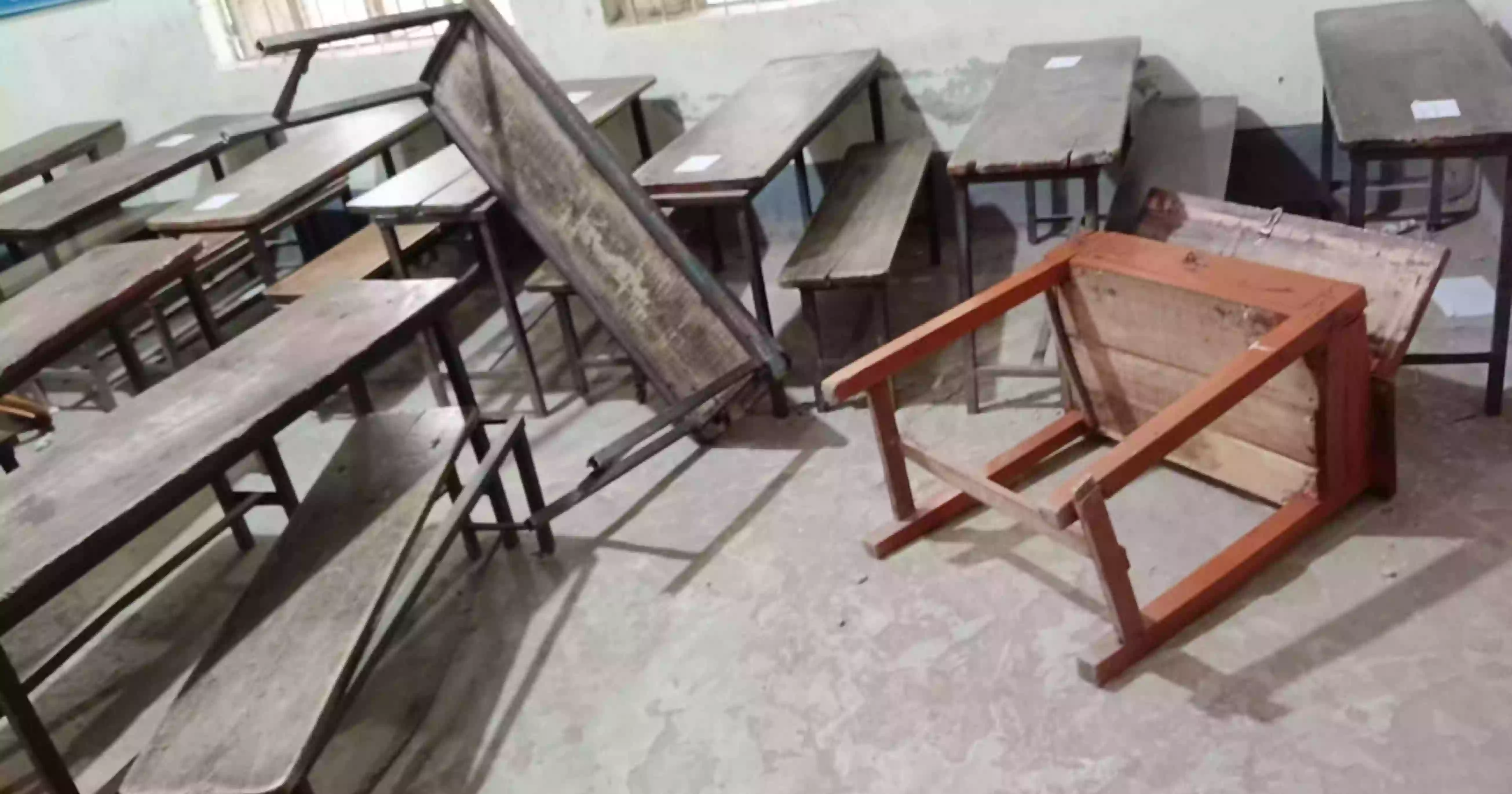 গণিত পরীক্ষা খারাপ হওয়ায় কেন্দ্র ভাঙচুর পরীক্ষার্থীদের