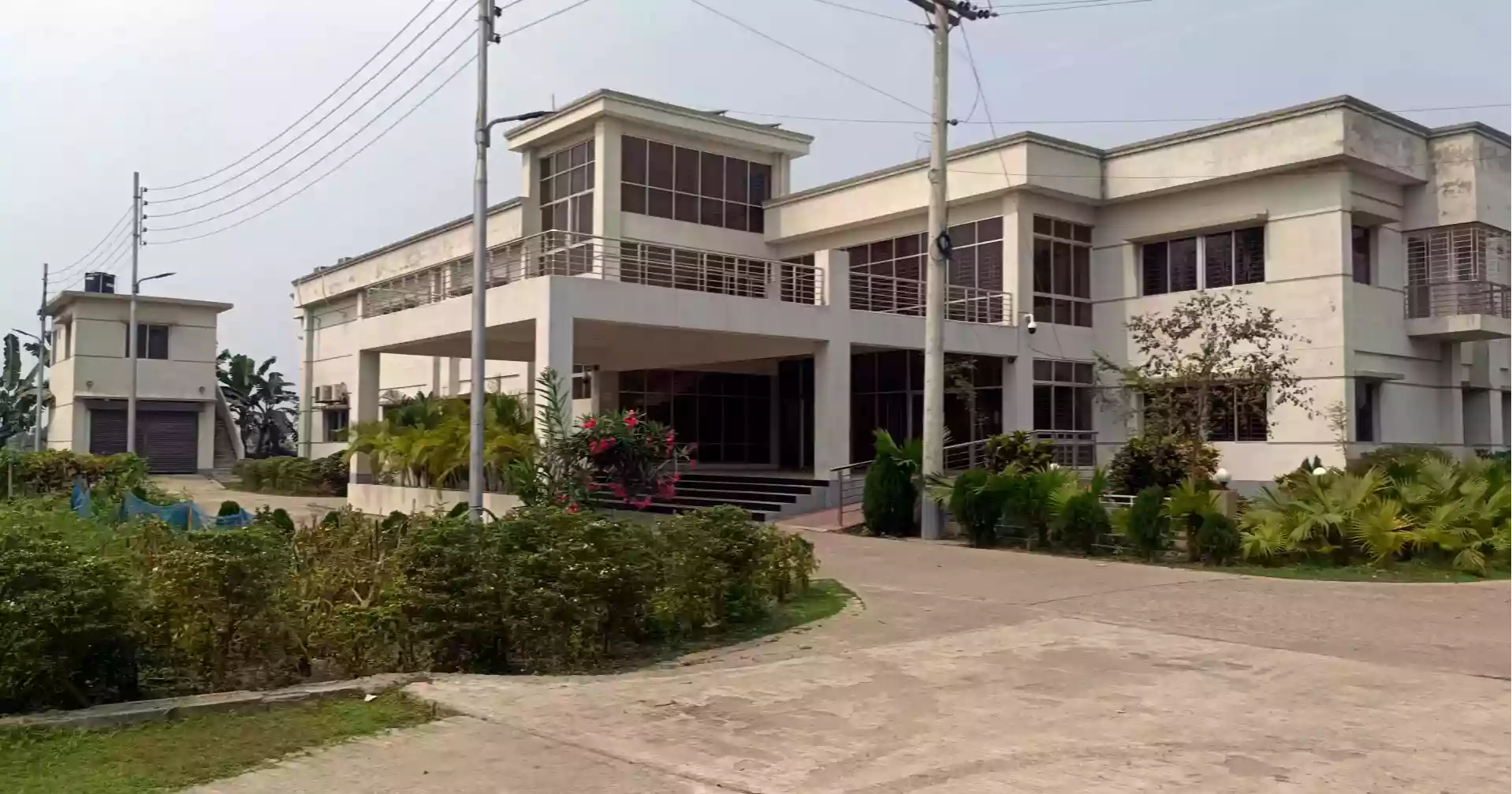 উদ্বোধনের আড়াই বছরেও চালু হয়নি ঝিনাইদহের ২০ শয্যার হাসপাতাল