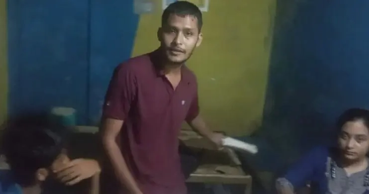 সিলেটে চায়ের দোকানে বন্ধুদের নিয়ে এইচএসসির খাতা মূল্যায়ন, শিক্ষক আটক